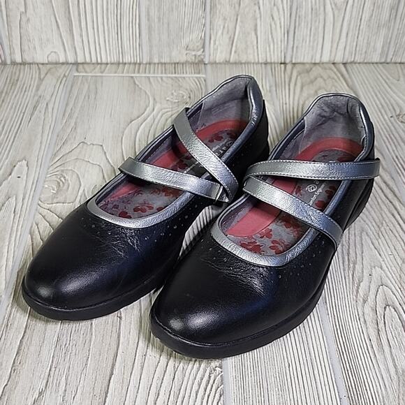 Aravon by New Balance Black and Silver Mary Jane Flats - Picture 11 of 14